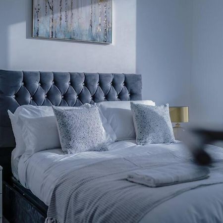 Stunning 2-Bed Premium Apartment - Free Wi-Fi Престън Екстериор снимка
