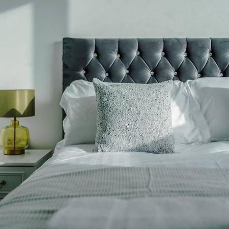 Stunning 2-Bed Premium Apartment - Free Wi-Fi Престън Екстериор снимка