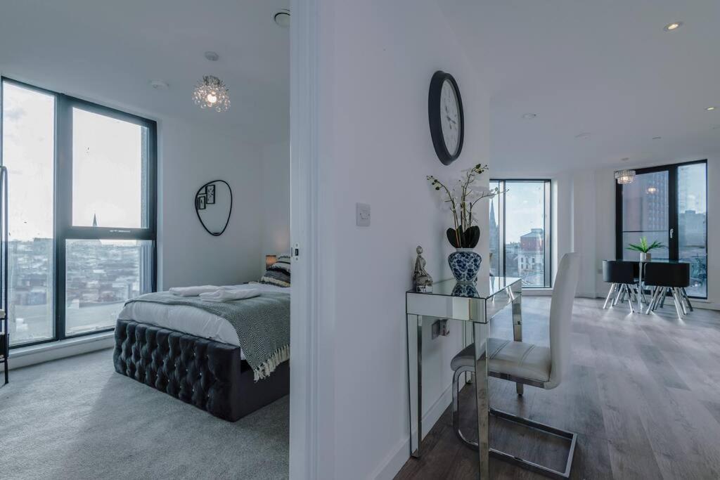 Stunning 2-Bed Premium Apartment - Free Wi-Fi Престън Екстериор снимка