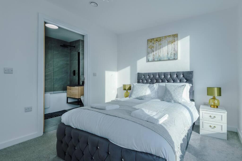 Stunning 2-Bed Premium Apartment - Free Wi-Fi Престън Екстериор снимка